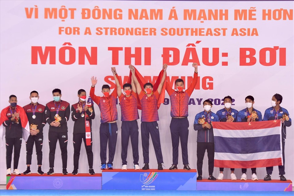 Tấm huy chương nội dung đồng đội cuối cùng trong ngày 14.5 chẳng khác gì một món quà cho tuyển bơi Việt Nam. Tổng cộng, đội đã giành 3 huy chương vàng ngay ngày thi đấu đầu tiên. Kết quả này sẽ giúp đội thuận lợi hơn trong việc hoàn thành mục tiêu giành 6-8 huy chương vàng SEA Games 31, đứng vị trí thứ 2 toàn đoàn.