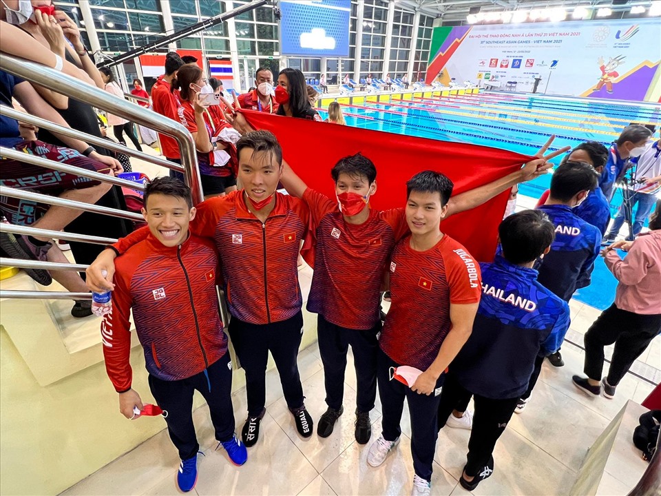 Ban đầu tuyển Singapore về nhất với thành tích 3 phút 17 giây 19, Malaysia về nhì và Việt Nam về ba. Nhưng sau đó, ban tổ chức thông báo tuyển Singapore và Malaysia cùng phạm quy, qua đó bị hủy thành tích. Tuyển Việt Nam từ vị trí thứ 3 được đôn lên nhận huy chương vàng.