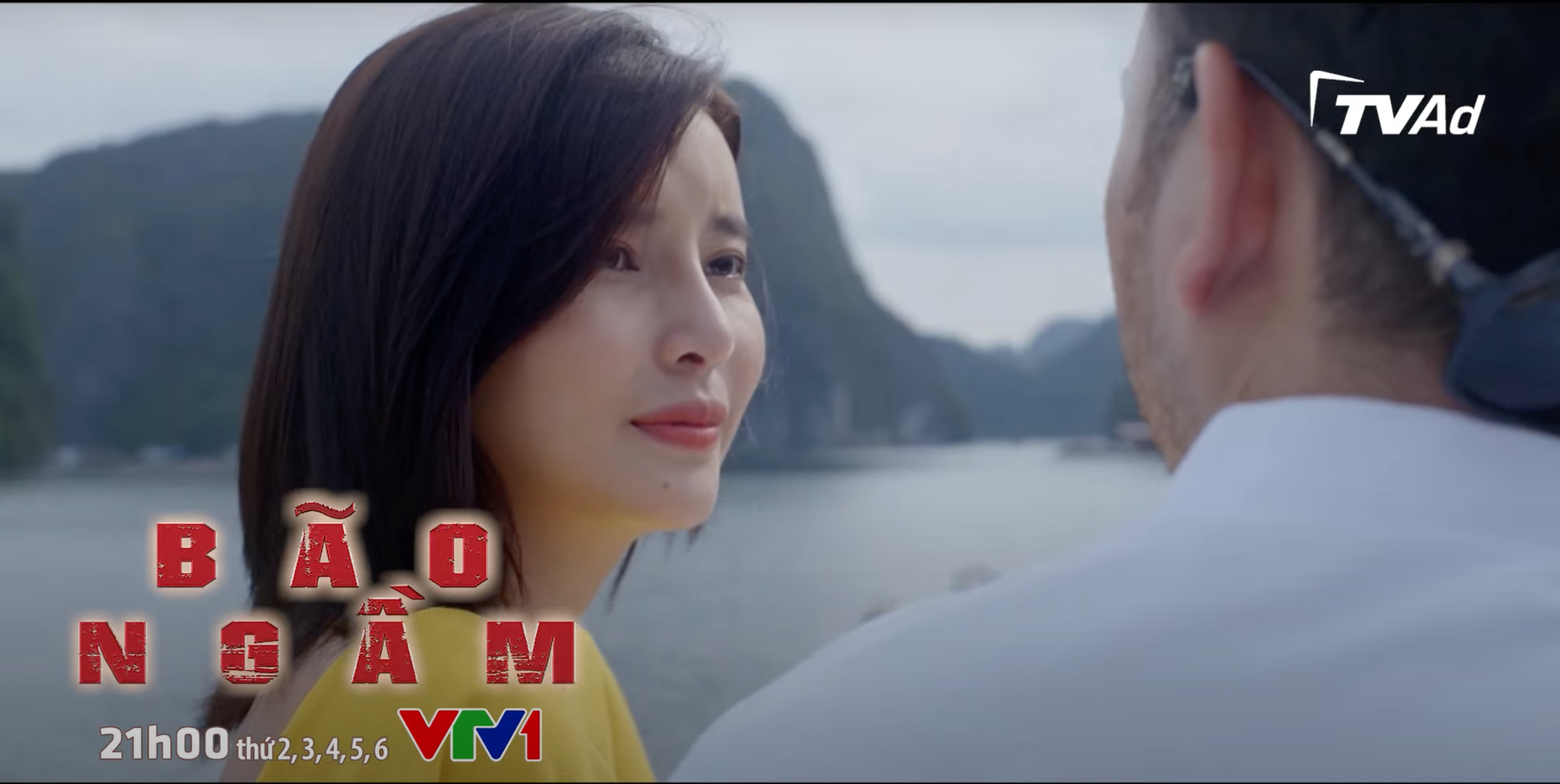 Trong “Bão ngầm” tập 58, Hạ Lam hạnh phúc du lịch cùng bác sĩ Hùng. Ảnh: CMH