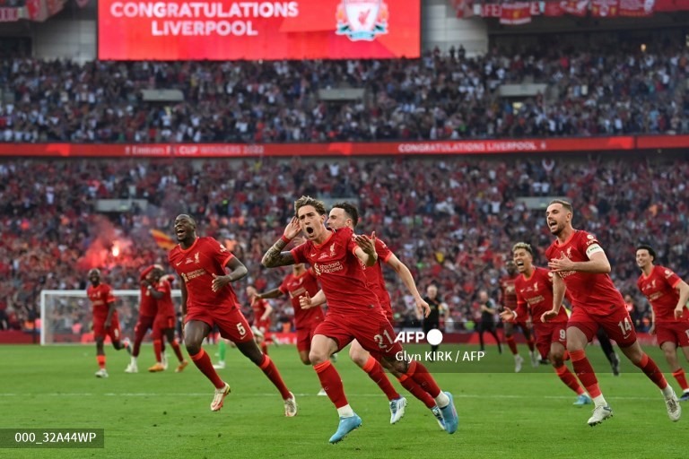 Trước khi niềm vui chiến thắng thuộc về Liverpool, một lần nữa... Ảnh: AFP