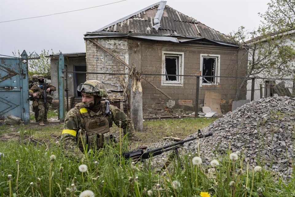 Ukraina chiếm lại ngôi làng ở Kharkiv. Ảnh: AP