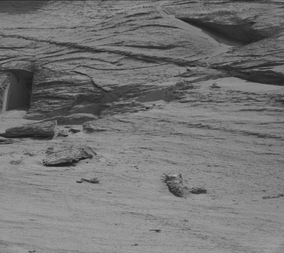 “Ô cửa” sao Hỏa (góc trái) từ một góc độ khác. Ảnh: NASA