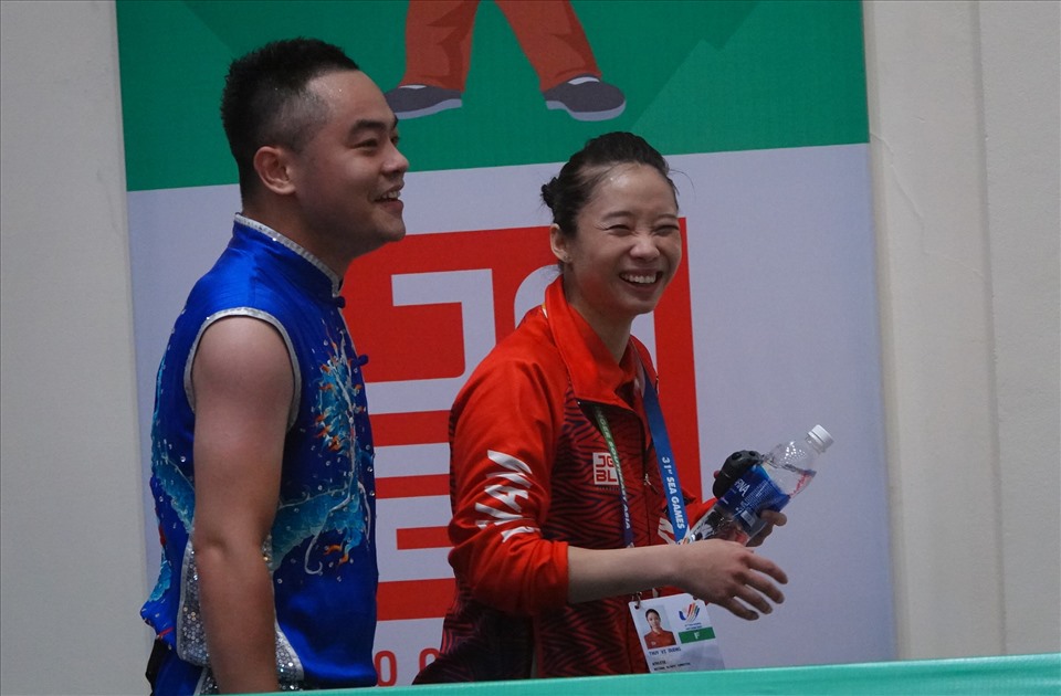Phạm Quốc Khánh và Dương Thúy Vi rất vui vẻ, thoải mái rời nhà thi đấu. Tuy nhiên, Quốc Khánh chỉ giành huy chương bạc, khi vận động viên thi đấu cuối cùng Thein Than Oo đã thể hiện phong độ xuất thần, để về nhất với 9.71 điểm.