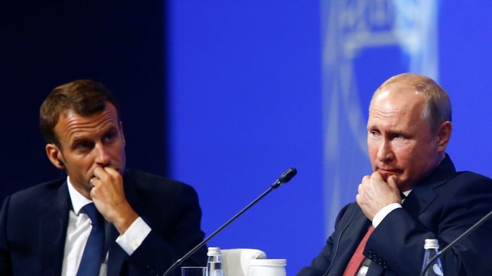 Tổng thống Pháp Emmanuel Macron (trái) và Tổng thống Nga Vladimir Putin. Ảnh: AFP