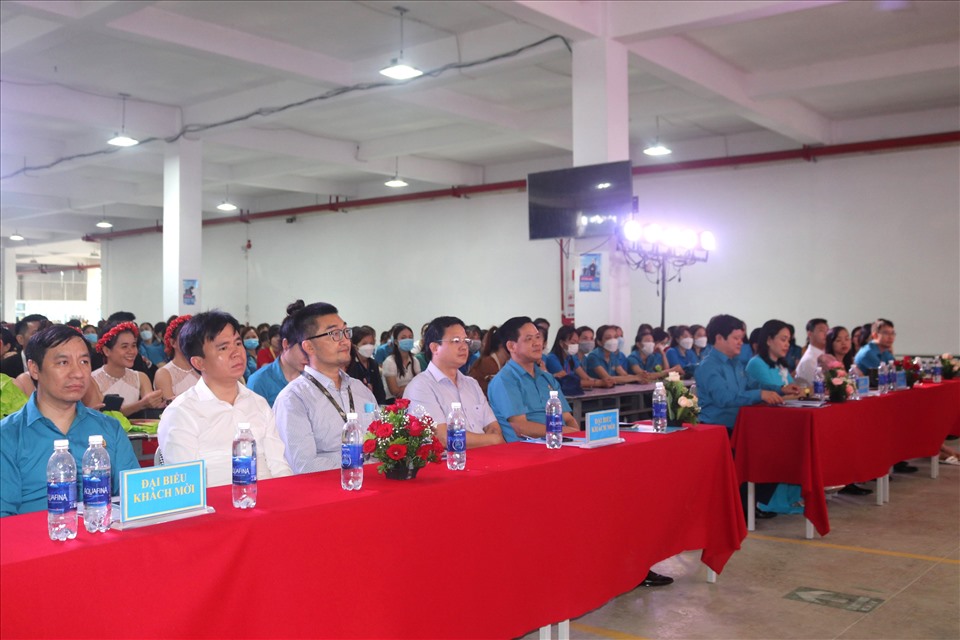 Buổi liên hoan văn nghệ với sự tham dự của đại diện lãnh đạo LĐLĐ tỉnh Thanh Hóa, lãnh đạo và đông đảo công nhân lao động. Ảnh: Q.D