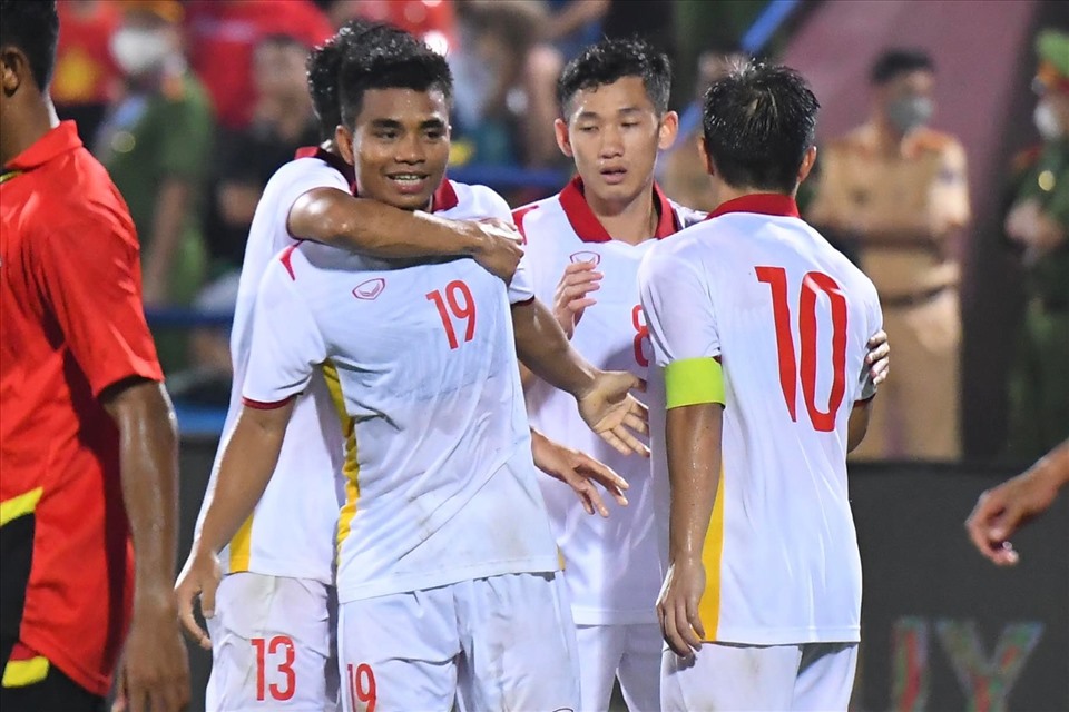 U23 Việt Nam ăn mừng sau khi Thanh Minh (số 19) nhân đôi cách biệt. Ảnh: Minh Hiếu