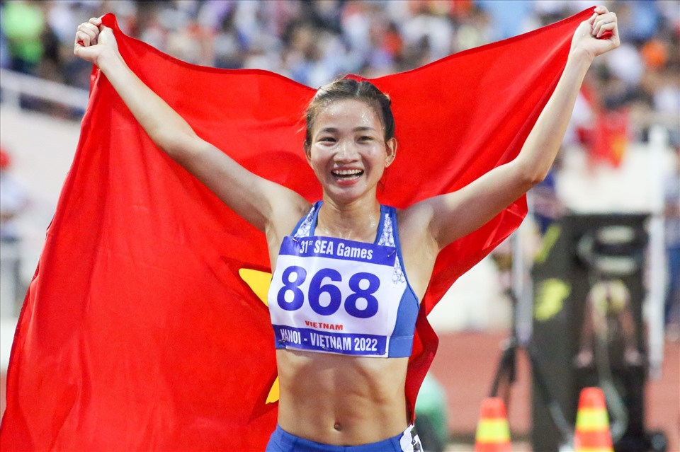 Nguyễn Thị Oanh khép lại ngày thi đấu của điền kinh Việt Nam với tấm huy chương vàng thứ 5 trong ngày 15.5. Đây cũng là tấm huy chương vàng thứ 3 của riêng cá nhân Nguyễn Thị Oanh tại SEA Games 31.