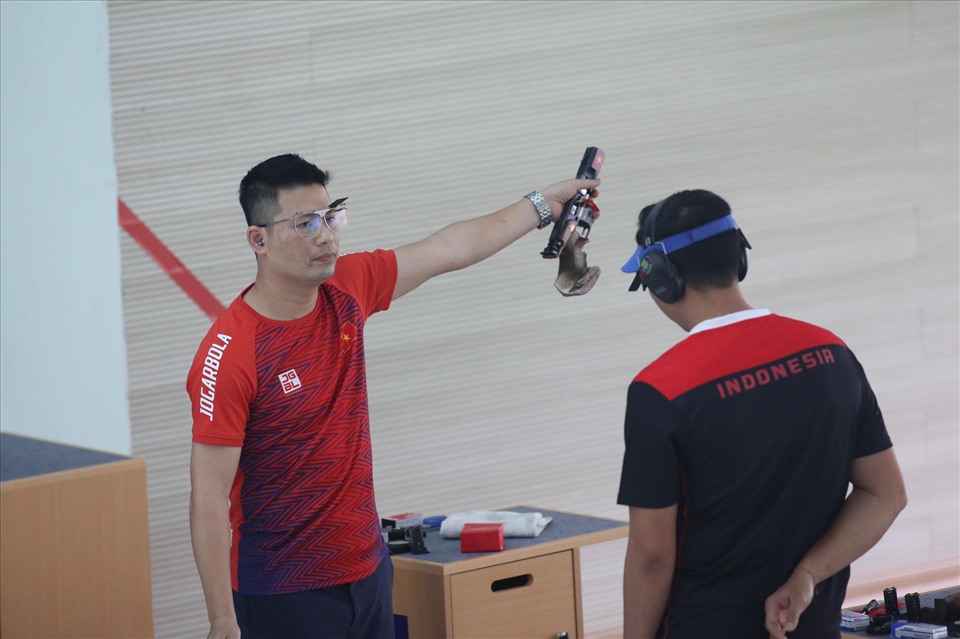 Hà Minh Thành (trái) chưa thể tiếp tục thi đấu chung kết. Ảnh: Thanh Vũ