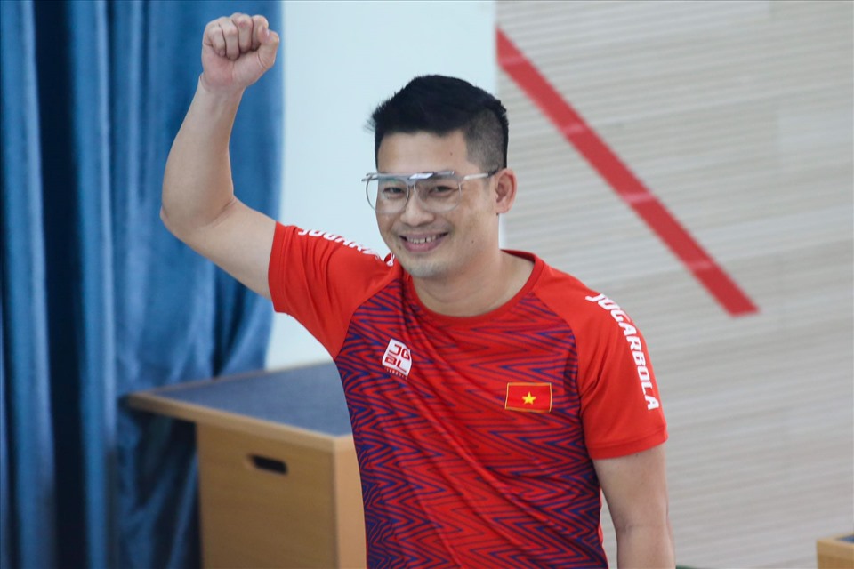 Minh Thành ăn mừng sau khi giành huy chương vàng. Ảnh: Thanh Vũ