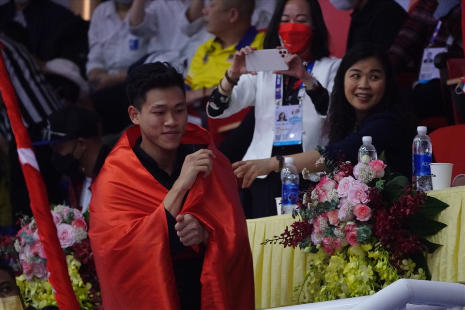 Nguyễn Tấn Sang giành huy chương vàng hạng cân 75-80kg nam của pencak silat khi đối thủ bỏ cuộc. Ảnh: Nguyễn Đăng