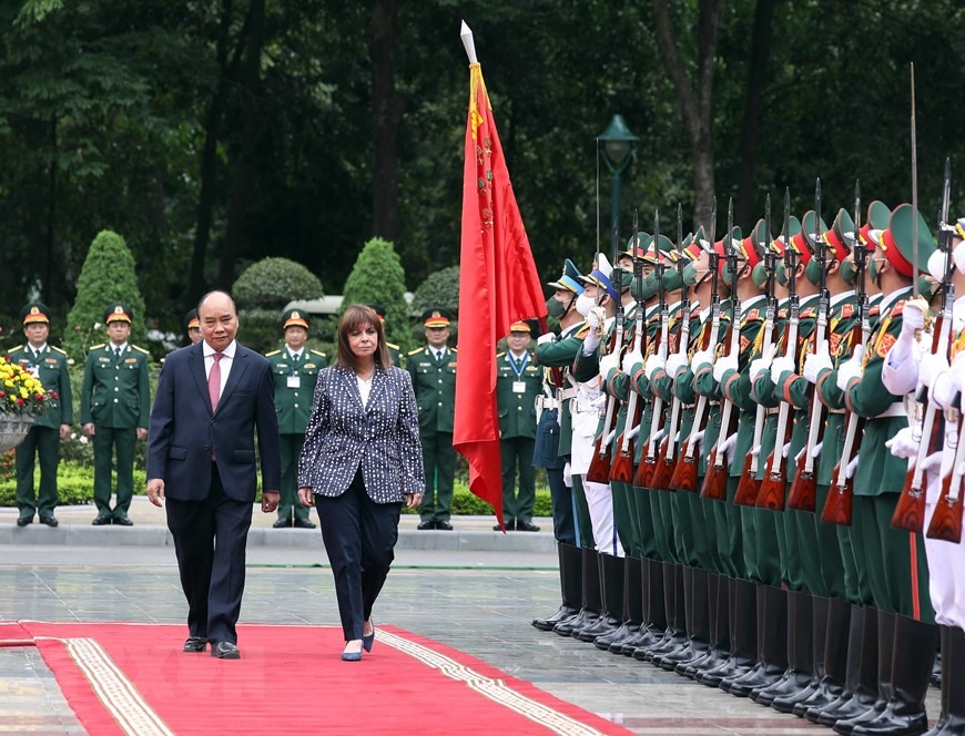 Chuyến thăm chính thức Việt Nam của Tổng thống Hy Lạp Katerina Sakellaropoulou diễn ra trong bối cảnh quan hệ hữu nghị truyền thống giữa hai nước đang phát triển tốt đẹp. Ảnh: TTXVN