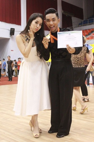 Khánh Thi và Phan Hiển cùng nhau đi khắp nơi để thi đấu, học hỏi vừa đưa dancesport Việt Nam vươn tầm châu lục và thế giới. Ảnh: FBNV.