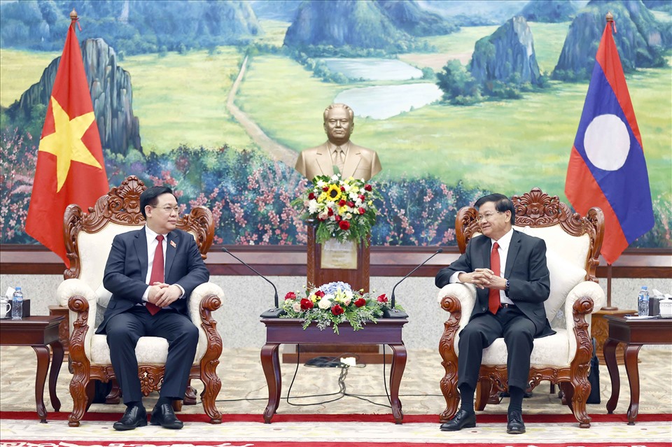 Tổng Bí thư, Chủ tịch nước Lào Thongloun Sisoulith tiếp Chủ tịch Quốc hội Vương Đình Huệ. Ảnh: Doãn Tấn