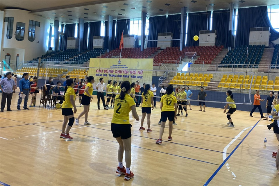 Công đoàn Viên chức Hà Tĩnh tổ chức giải bóng chuyền nữ. Ảnh: CĐ.
