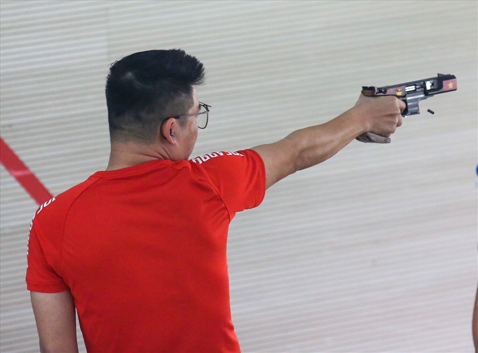 Sau khi lấy lại tinh thần, Hà Minh Thành liên tục giành điểm số tuyệt đội ở những lượt bắn sau để giành quyền vào lượt tranh huy chương vàng với vận động viên người Malaysia Adzha Hafiz.