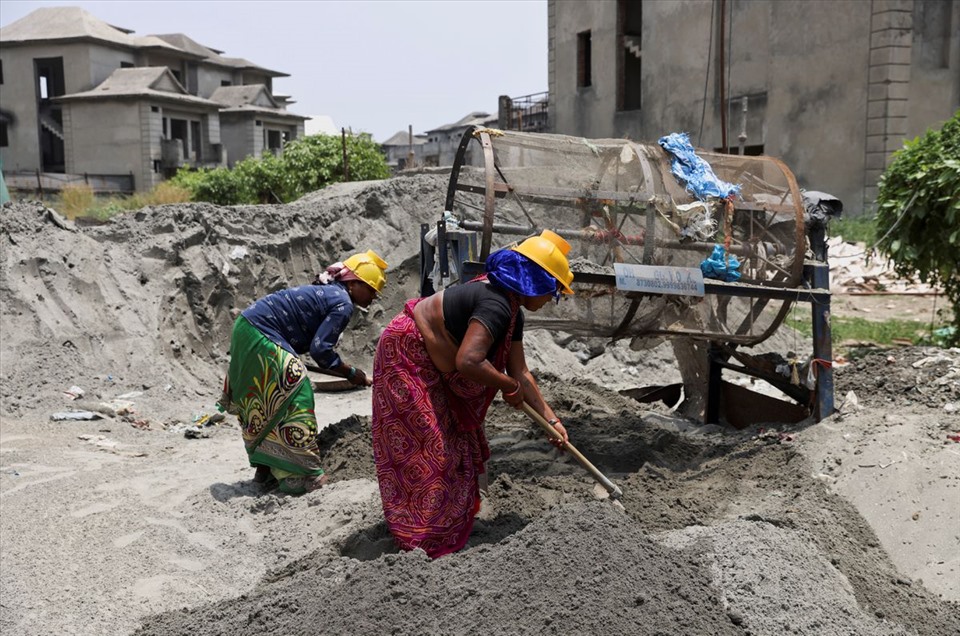 Female workers wearing scarves work on a hot construction site in Noida, India.  Photo: Reuters