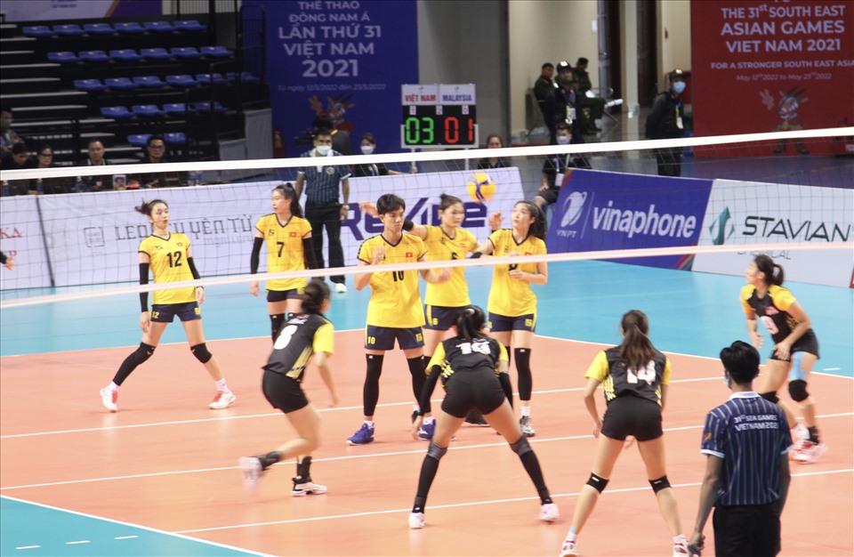 Tuyển bóng chuyền nữ Việt Nam giành chiến thắng dễ dàng 3-0 trước đối thủ Malaysia. Ảnh: H.H
