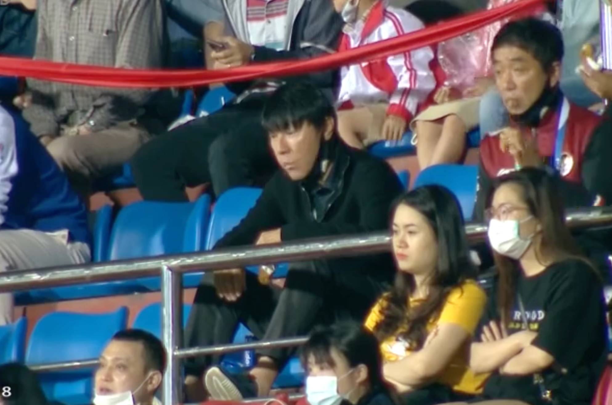 Huấn luyện viên Shin Tae-yong của U23 Indonesia có mặt dự khán trận đấu.