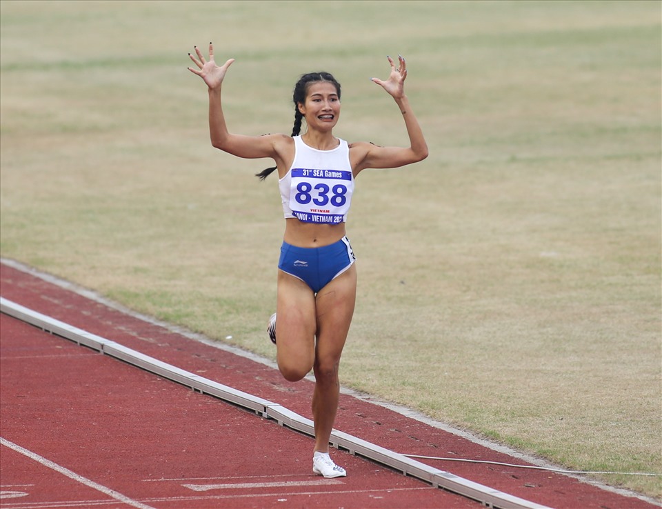 Thành tích 2 phút 8 giây 74 giúp Khuất Phương Anh giành tấm huy chương vàng nội dung chạy 800m nữ tại SEA Games 31.