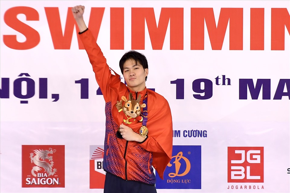 Tấm huy chương vàng của Trần Hưng Nguyên giúp bơi Việt Nam có 6 huy chương vàng sau 6 ngày thi đấu, chỉ xếp sau đoàn Singapore.