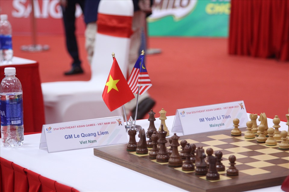 Ở nội dung cờ nhanh tại SEA Games 31, tuyển cờ vua Việt Nam có sự tham dự của 4 vận động viên là Lê Quang Liêm, Nguyễn Ngọc Trường Sơn (nam) và Phạm Lê Thảo Nguyên, Bạch Ngọc Thuỳ Dương (nữ).