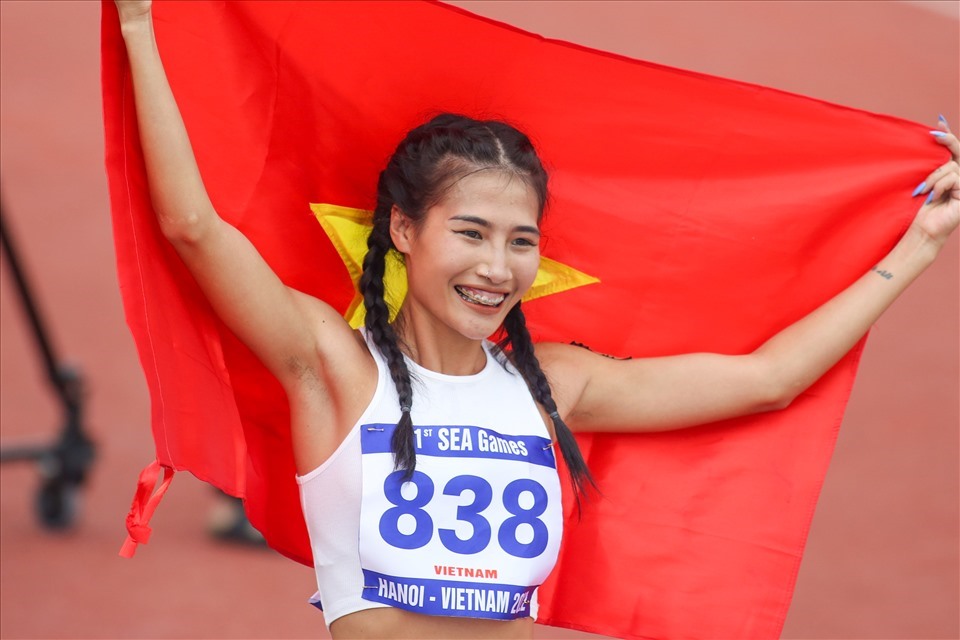 Trong ngày 16.5, điền kinh Việt Nam còn giành 1 huy chương vàng ở nội dung nhảy xa nữ của Vũ Thị Ngọc Hà. Như vậy, giành thêm 4 huy chương vàng, điền kinh Việt Nam đang tạm có tổng 13 huy chương vàng sau 3 ngày đã thi đấu tại SEA Games 31