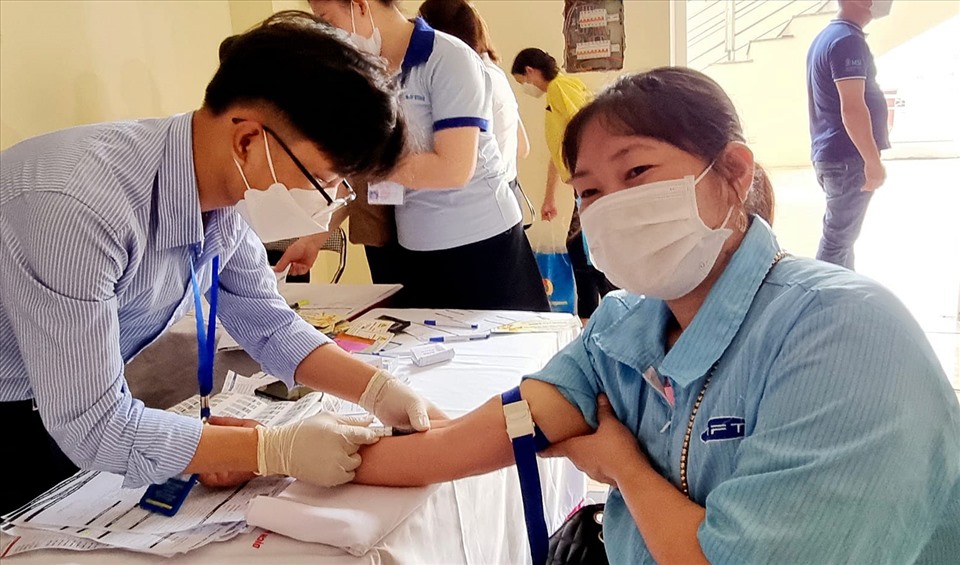 Hoạt động thăm khám, tư vấn sức khoẻ miễn phí trong Tháng Công nhân được nhiều lao động chờ đón.