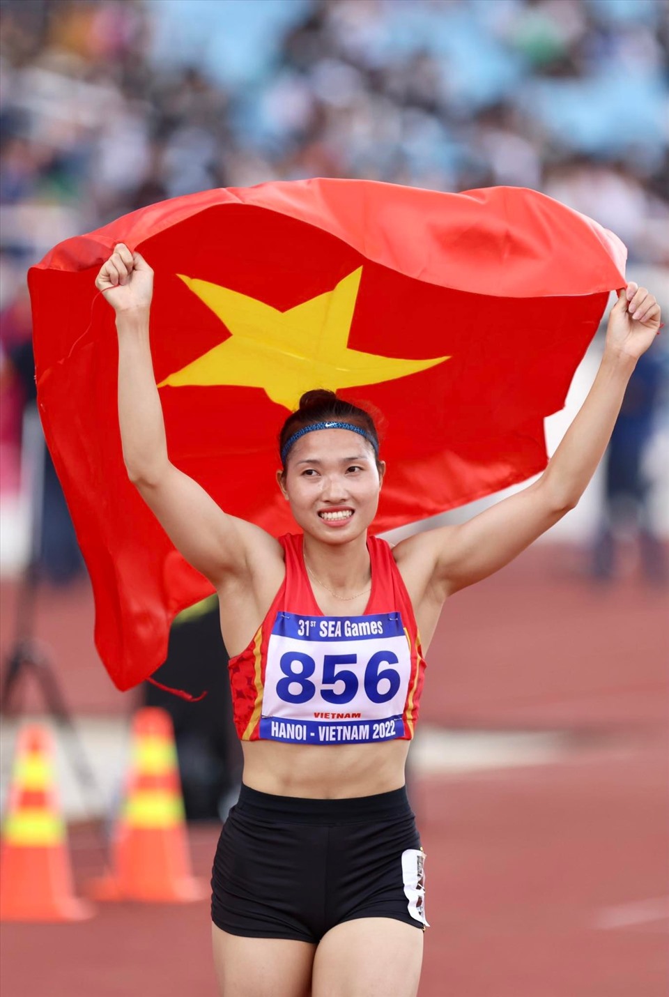 Nguyễn Linh Na giành huy chương vàng thứ 2 cho điền kinh Việt Nam trong ngày 17.5. Ảnh: Thanh Vũ