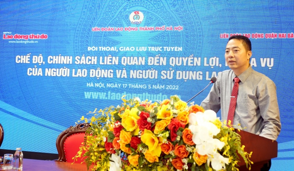 Phó Tổng Biên tập báo Lao động Thủ đô Nguyễn Văn Bình phát biểu khai mạc buổi Đối thoại, giao lưu trực tuyến.