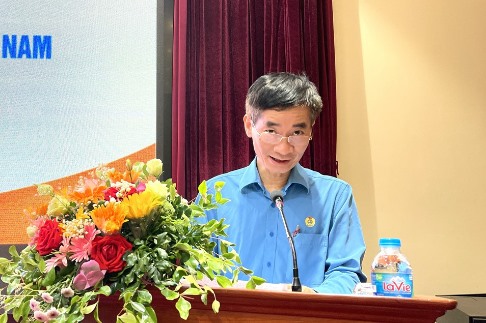 Phó Chủ tịch Tổng LĐLĐVN Trần Văn Thuật phát biểu tại hội nghị. Ảnh: Hà Anh
