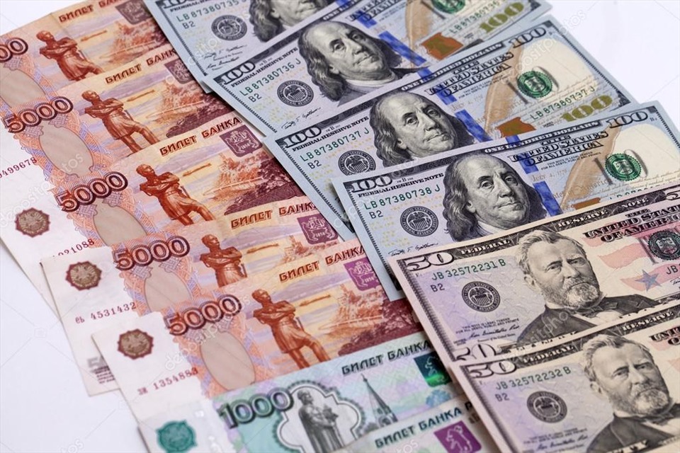 The exchange rate of rubles/USD on May 17 is 64.87 rubles to 1 USD.  Photo: iStock