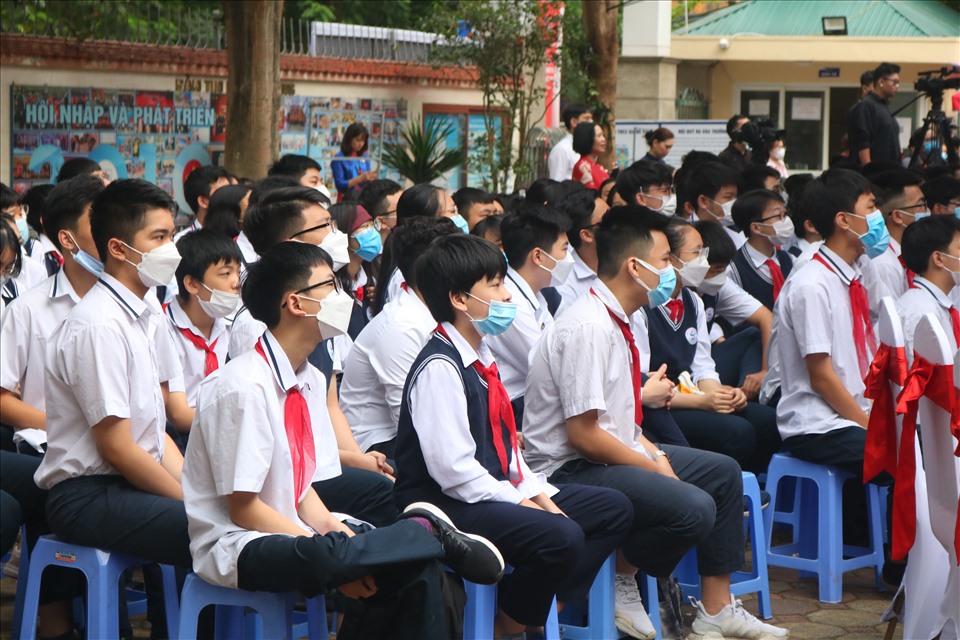 Học sinh Trường THCS Giảng Võ (Ba Đình, Hà Hội) nghe chia sẻ tại Diễn đàn “Điều em muốn nói“. Ảnh: Linh Trần