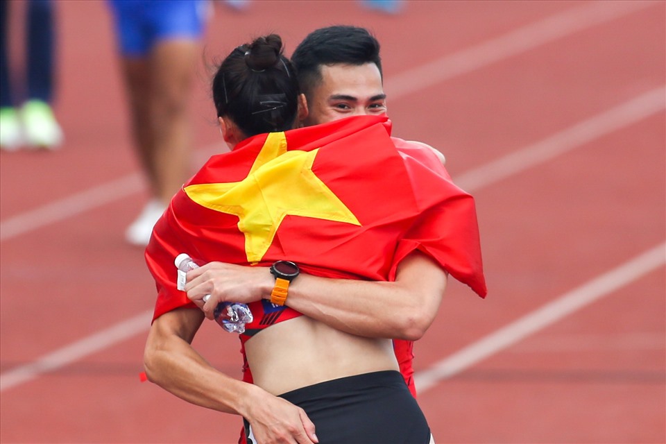 Đáng chú ý, anh trai của Quách Thị Lan và Quách Công lịch cũng tranh tài ở chung kết 400m rào dành cho nam.
