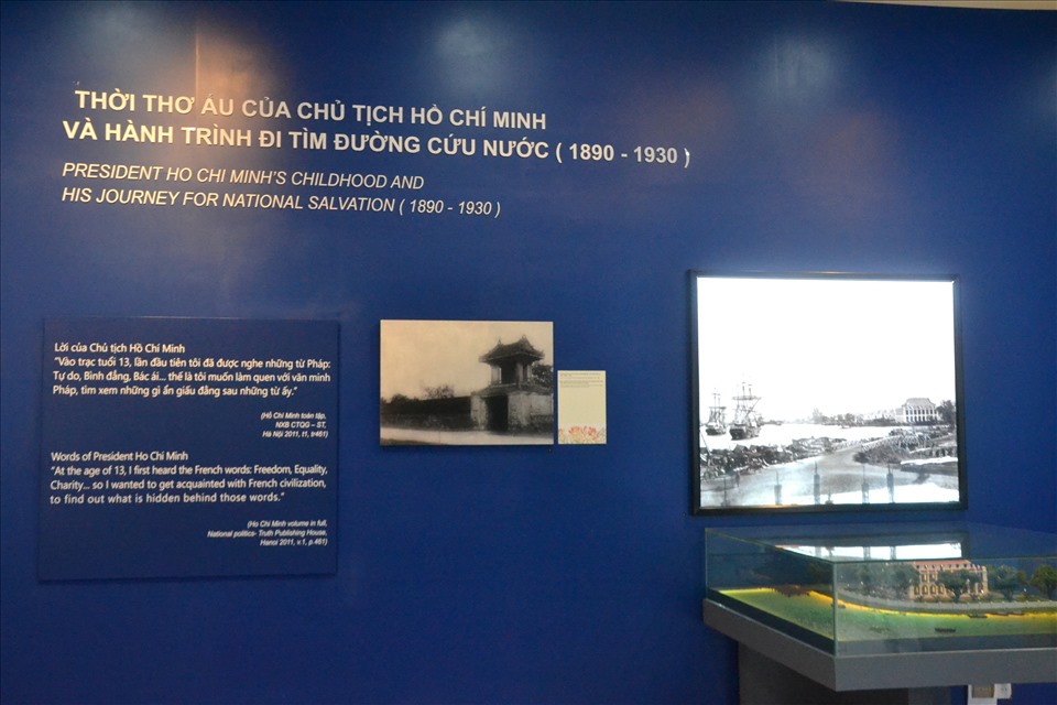 Nhà trưng bày bố trí hiện vật theo 6 chuyên đề. Trong ảnh là khu vực chuyên đề thứ 1:Thời thơ ấu của Chủ tịch Hồ Chí Minh và hành trình đi tìm đường cứu nước (1890 – 1930) Ảnh: LT