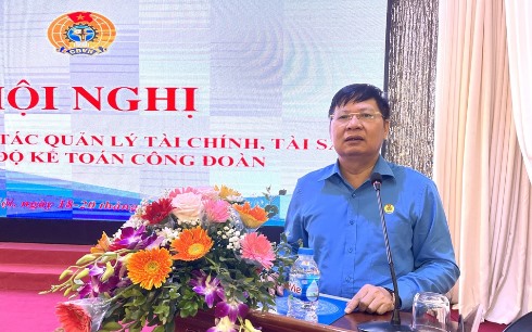 Phó Chủ tịch Tổng LĐLĐVN Phan Văn Anh phát biểu khai mạc hội nghị. Ảnh: Hà Anh