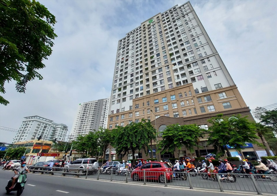 nhiều dự án nhà ở lớn san sát nhau trên đường Phổ Quang, Hồng Hà, Hoàng Minh Giám thuộc quận Tân Bình và Phú Nhuận.