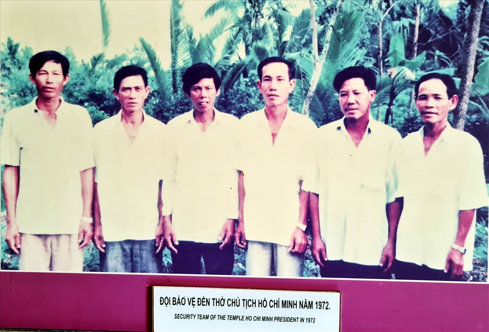 Đầu năm 1971, địch càn vào đốt nhà, không cho thờ Bác nhưng quân và dân xã Châu Thới vẫn kiên cường đấu tranh, vừa đánh địch, vừa lập đền thờ để hương khói cho vị Cha già kính yêu của dân tộc. Đội bảo vệ Đền thờ được thành lập.