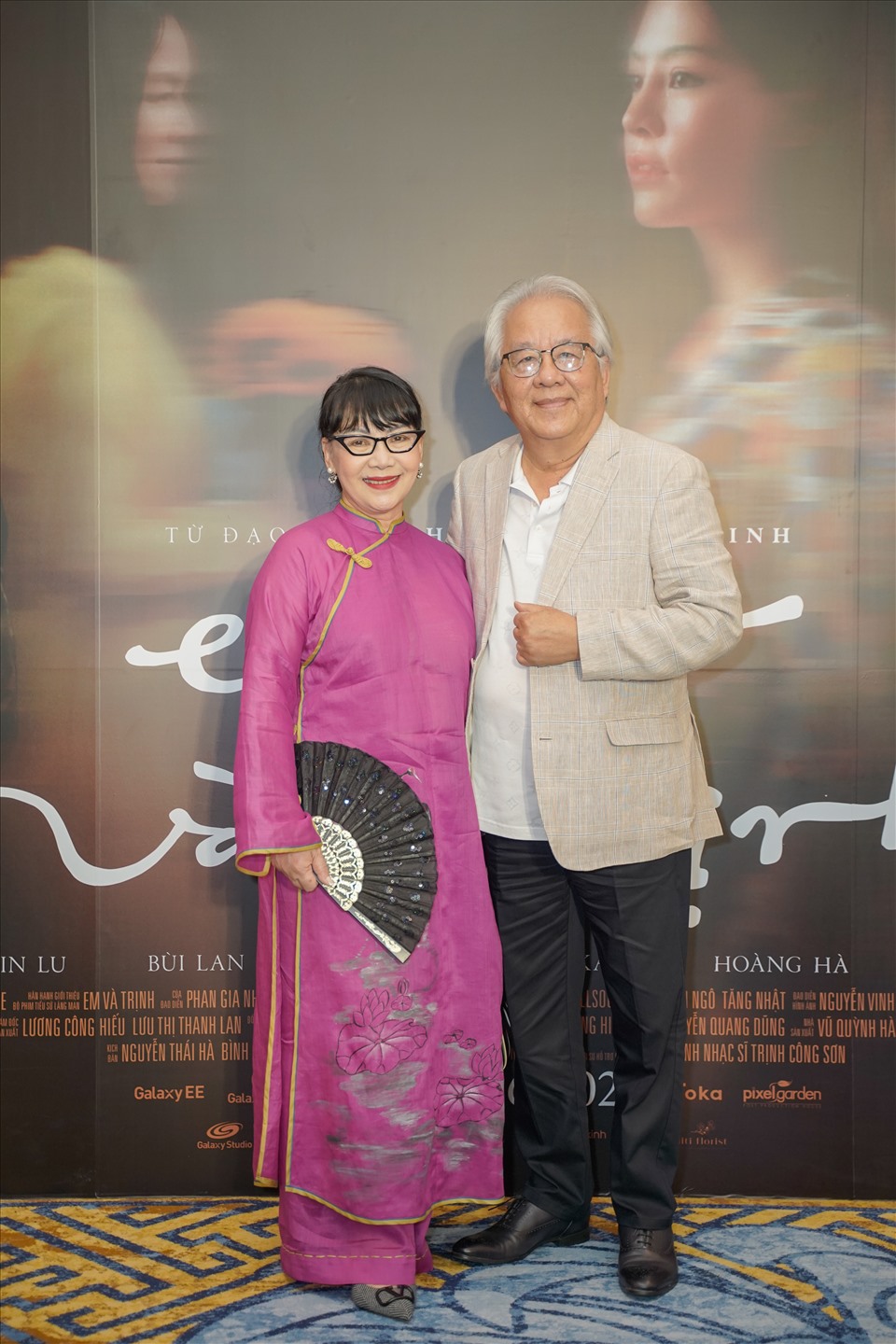 Đại diện gia đình nhạc sĩ, bà Trịnh Vĩnh Trinh đã xúc động rơi nước mắt ngay khi nói về cảm xúc của gia đình sau khi cùng đông đảo khán giả xem lại trailer của phim.