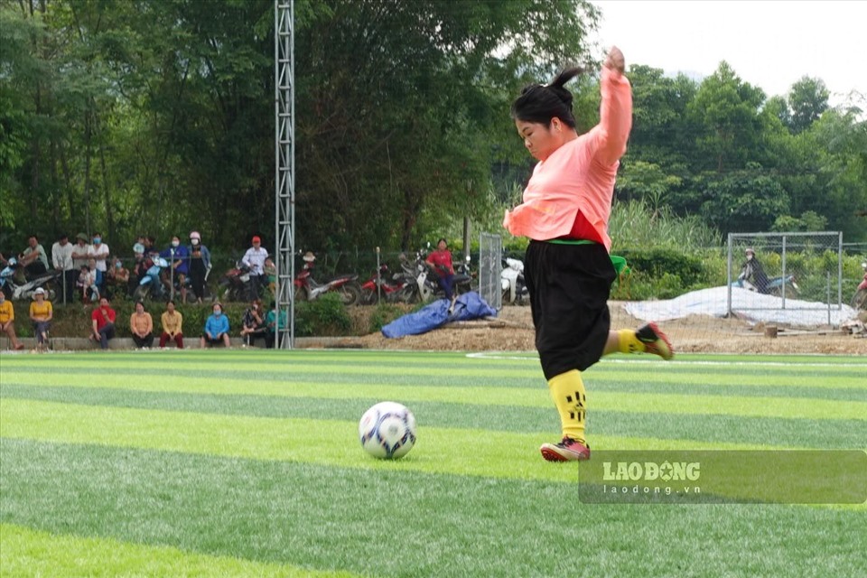 Nét đặc sắc trong giải bóng đá nữ các dân tộc xã Lâm Thượng lần thứ nhất năm 2022, đó là 100% vận động viên tham gia giải đấu đều mặc trang phục truyền thống của dân tộc.