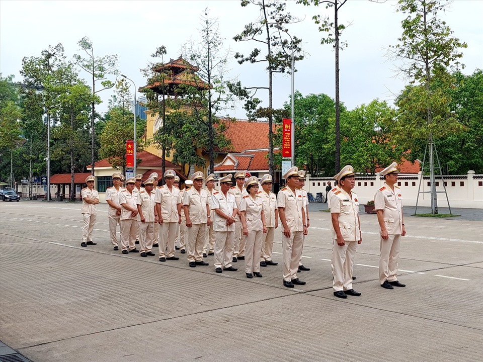Đoàn đại biểu Bộ Công an vào Lăng viếng Chủ tịch Hồ Chí Minh. Ảnh: Hoàng Hải