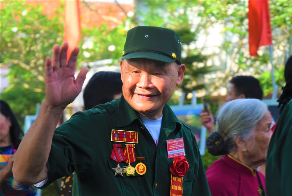 Những cụ chiến binh từ các tỉnh thành trên cả nước đã không quảng đường xá xa xôi về TP.Cao Lãnh (tỉnh Đồng Tháp) nhân ngày sinh Chủ tịch Hồ Chí Minh.