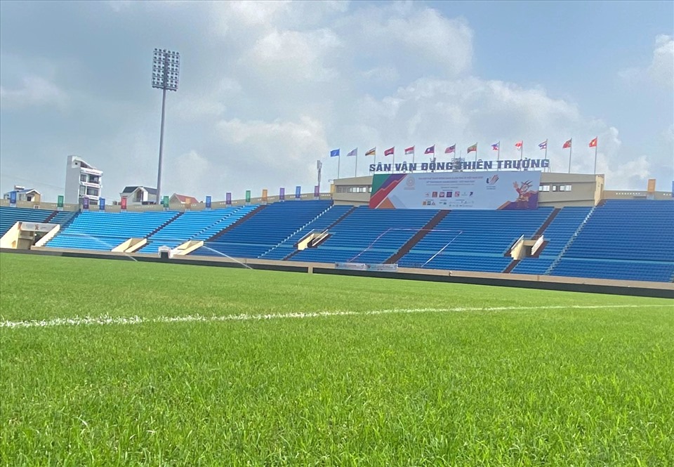Chất lượng mặt cỏ sân Thiên Trường hiện tại cơ bản đã được phục hồi như trước khi giải đấu diễn ra. Ảnh: X.H