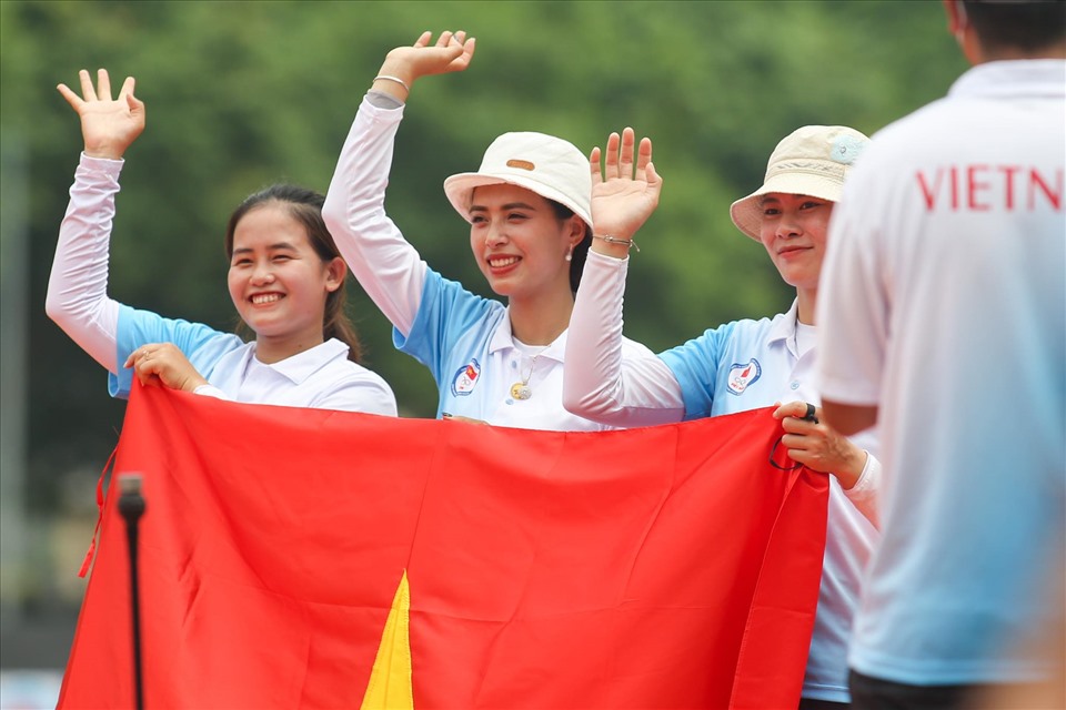Tuyển Thái Lan có tấm Huy chương Vàng nội dung Cung ba dây đồng đội nữ. Tuyển Việt Nam giành Huy chương Bạc.