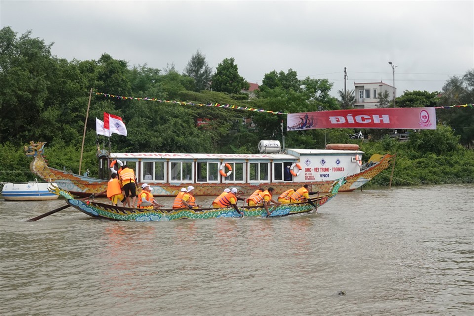 Về đến đích. Ảnh: Trần Tuấn.