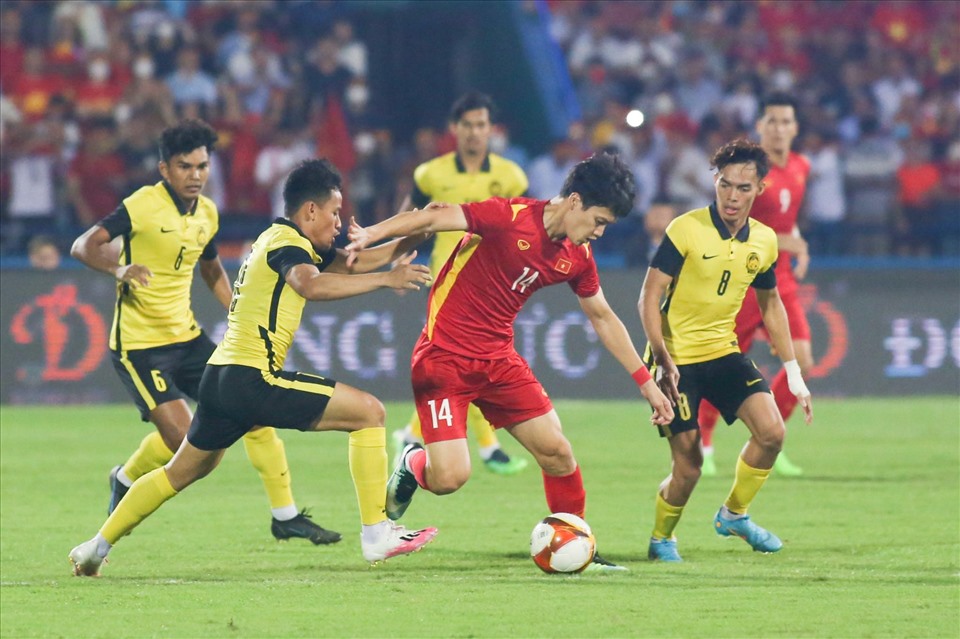 Trước một U23 Malaysia chơi áp sát, khả năng đi bóng thoát pressing của Hoàng Đức chính là chìa khóa quan trọng để U23 Việt Nam kiểm soát thế trận.