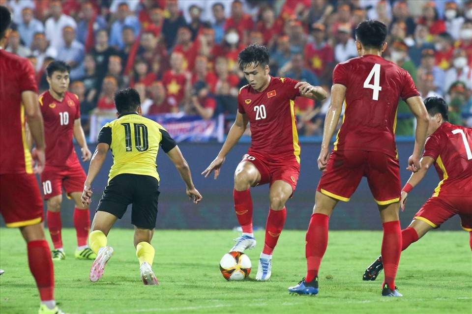 U23 Malaysia không giấu mục đích cầm hoà U23 Việt Nam để kéo trận đấu vào loạt sút luân lưu. Các cầu thủ áo vàng dồn toàn bộ đội hình về phòng thủ để bảo toàn tỉ số.