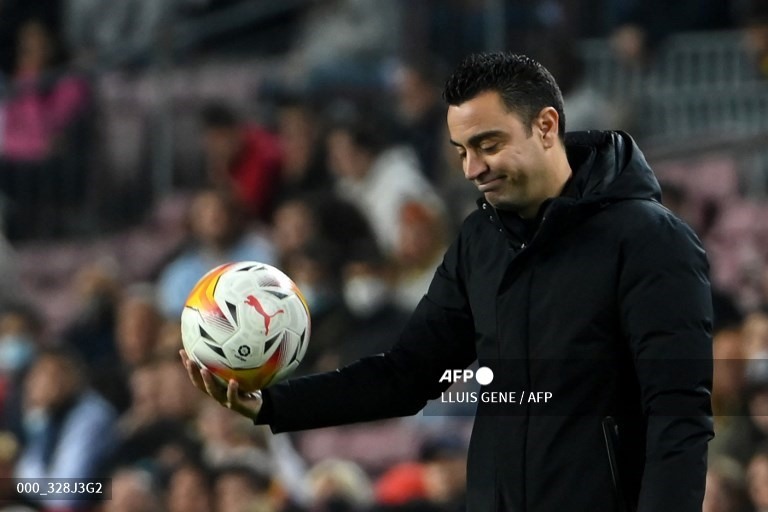 Xavi có thừa sự nhiệt huyết nhưng trong tay ông lại không có nhân sự đủ tốt. Ảnh: AFP