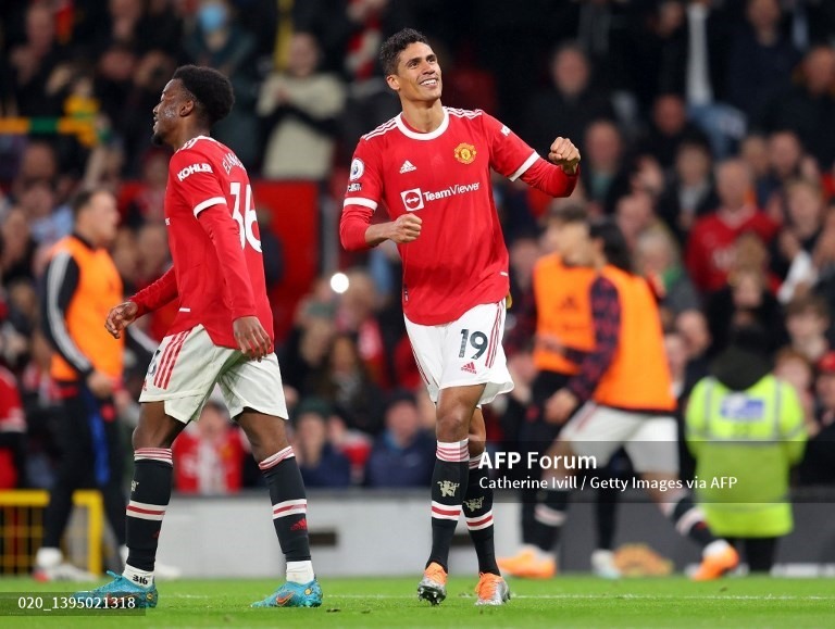 Varane có bàn thắng đầu tiên cho Man United tại Premier League.  Ảnh: AFP