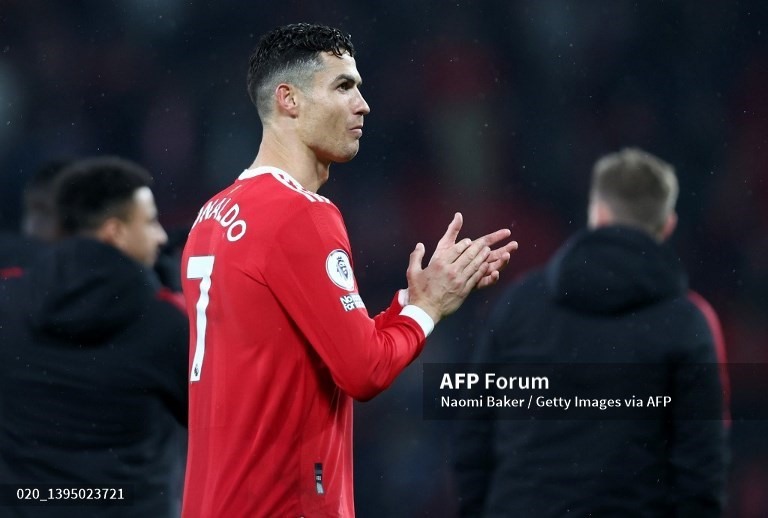 Các cầu thủ Man United có màn tri ân các cổ động viên nhà. Ảnh: AFP