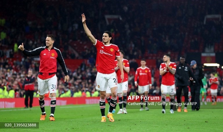 Các cầu thủ Man United có màn tri ân các cổ động viên nhà.  Ảnh: AFP